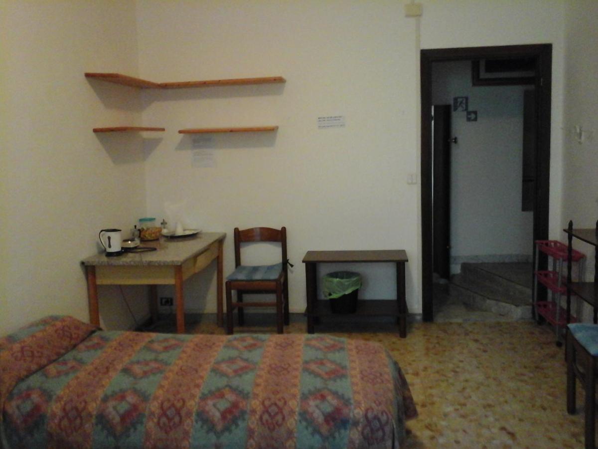 روما B&B Near Metro' Central Line - Only Wc In The Rooms 15 Minutes To Termini Station 20 To Spagna Square - In The Night Bus المظهر الخارجي الصورة