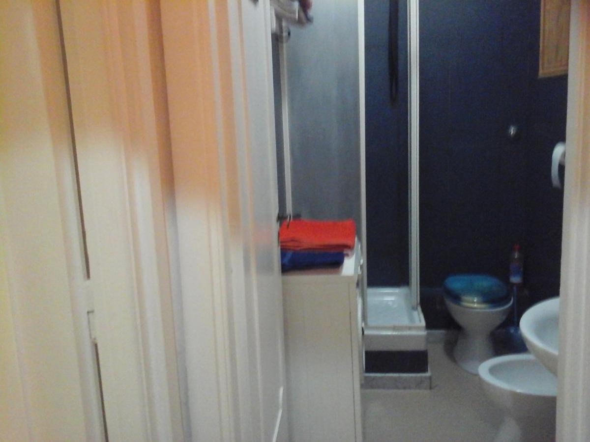 روما B&B Near Metro' Central Line - Only Wc In The Rooms 15 Minutes To Termini Station 20 To Spagna Square - In The Night Bus المظهر الخارجي الصورة
